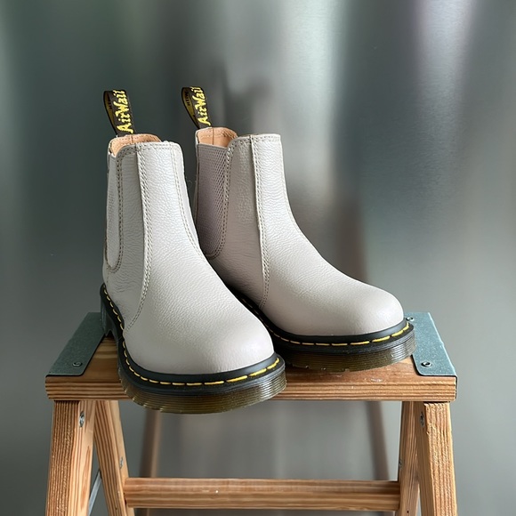 Dr. Martens 2976 Chelsea Boots 7 NWT - Picture 14 of 14